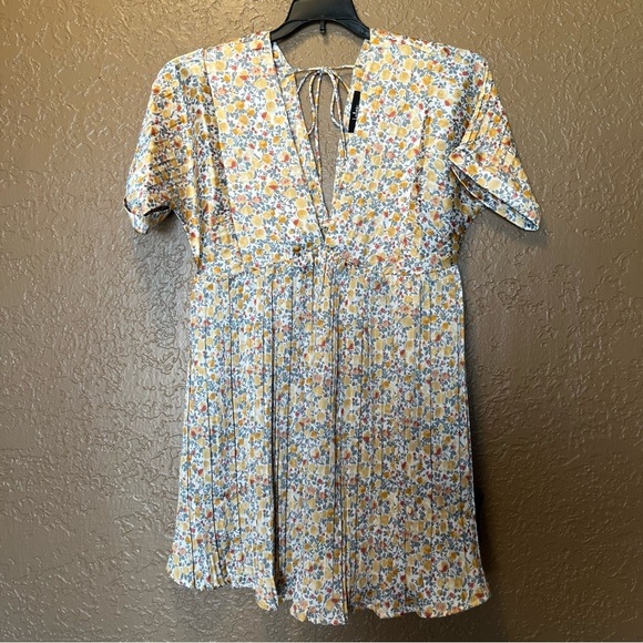 NWT Lulus Satin Express Yourself White Yellow Blue Floral Print Babydoll Dress - Picture 5 of 10